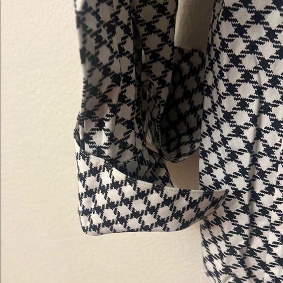 Talbots Black and White Notched Collar 3/4 Sleeve Blouse 327 - Picture 3 of 9